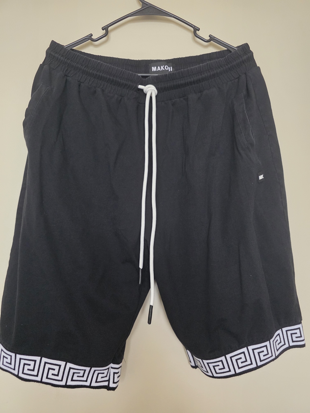 MAKOBI Men’s Shorts XL Black Greek Key Trim Cotton Stretch Drawstring Zip Pocket
